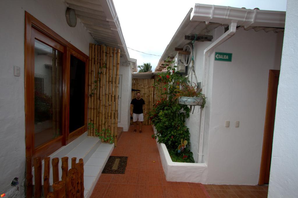 Hotel Zurisadai Puerto Ayora  Exterior foto